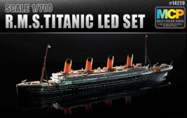 1:700 Titanic z oświetleniem LED