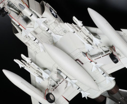 1:32 McDonnell Douglas F-4J Phantom II