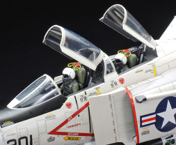 1:32 McDonnell Douglas F-4J Phantom II, Marines
