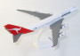 1:250 Boeing B747-438ER Qantas Airways „Kolory lat 90.” (Snap-Fit)