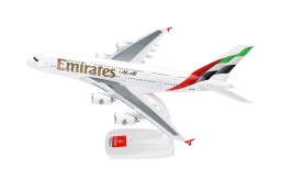 1:250 Airbus A380-861, Emirates, kolory z lat 2023 (Snap-Fit)