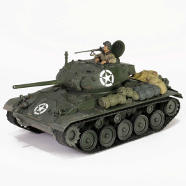 1:35 M24 Chaffee, Armia USA, Fheinberg, Niemcy, marzec 1945 z figurką