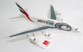 1:250 Airbus A380-842, Emirates, Podróż do przyszłości Kolory (Snap-Fit)