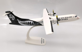 1:100 ATR 72-500 (72-212A), Air New Zealand Link, kolory z lat 2010. (zatrzaskowe)