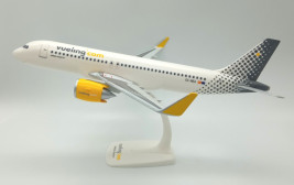 1:100 Airbus A320-271N Vueling „2004s” Kolory (Snap-Fit)