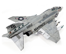 1:48 McDonnell Douglas F-4J Phantom II, VMFA-333 Walczące koniczynki