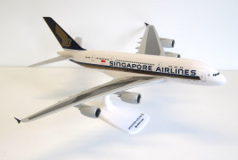 1:200 Airbus A380-841, Singapore Airlines, kolory z lat 2000. (Snap-Fit)
