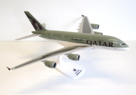 1:200 Airbus A380-861, Qatar Airways, kolory z lat 2010. (Snap-Fit)