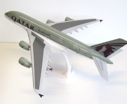 1:200 Airbus A380-861, Qatar Airways, kolory z lat 2010. (Snap-Fit)