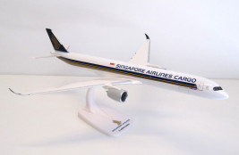 1:200 Airbus A350F Singapore Airlines Cargo (zatrzaskowy)