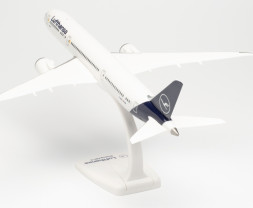 1:200 Boeing B787-9 Lufthansa ″2018s″ Colors, Named ″Berlin″ (Snap-Fit)