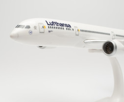 1:200 Boeing B787-9 Lufthansa ″2018s″ Colors, Named ″Berlin″ (Snap-Fit)