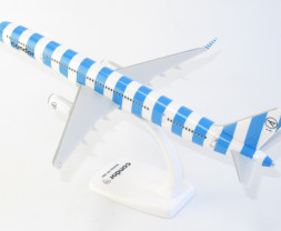 1:200 Boeing B757-330(WL) Condor ″Condor Sea″ Colors (Snap-Fit)