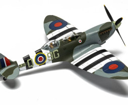 1:72 Supermarine Spitfire T9 - MJ627 - Biggin Hill Heritage Hangar