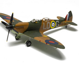 1:72 Supermarine Spitfire T9 - SM520 - Spitfires.com - Goodwood Aerodrome