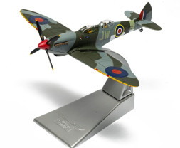 1:72 Supermarine Spitfire T9 - PV202 - Aerial Collective - Duxford Airfield