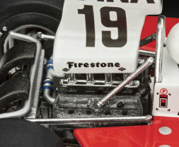 1:32 Surtees TS16/03 (Zestaw modeli)