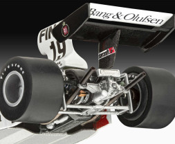 1:32 Surtees TS16/03 (Zestaw modeli)