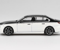1:64 BMW i7 xDrive60 Alpine White / Black Sapphire