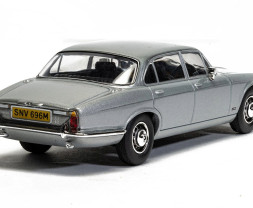 1:43 Screen Stars: Ford Capri Mk2 & Jaguar XJ6 Series 2 - Twin Car Pack
