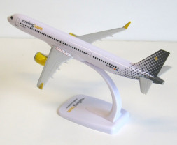 1:200 Airbus A321-271NX Vueling ″2004s″ Colors (Snap-Fit)