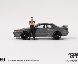 1:64 Nissan Skyline GT-R (R32) Gunmetal w/ Tsugio Matsuda Figure