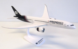 1:200 Boeing B787-9 Aeromexico ″2005s″ Colors, Named ″La Laguna″ (Snap-Fit)