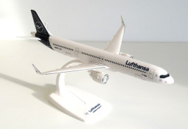 1:200 Airbus A321-271NX Lufthansa ″2018s″ Colors, Named ″Uhingen″ (Snap-Fit)