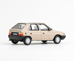 1:43 Skoda Favorit 136L (1988) – beż