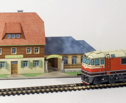 1:100 Gościnność w Lípie i autobus dalekobieżny Karosa LC 735 (wycięcie)