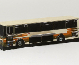 1:100 Gościnność w Lípie i autobus dalekobieżny Karosa LC 735 (wycięcie)