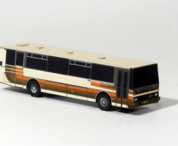 1:100 Gościnność w Lípie i autobus dalekobieżny Karosa LC 735 (wycięcie)