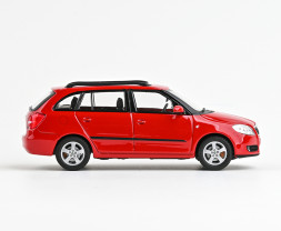 1:43 Škoda Fabia II Combi (2007) – czerwona Corrida