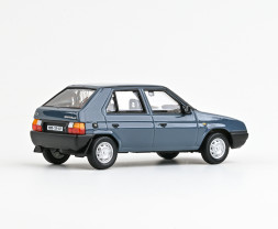 1:43 Škoda Favorit 136L (1988) – ciemnoszary niebieski