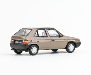 1:43 Skoda Favorit 136L (1988) - Brązowy Kamień