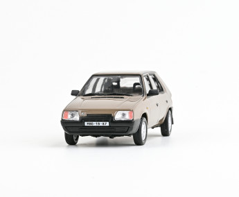 1:43 Skoda Favorit 136L (1988) - Brązowy Kamień