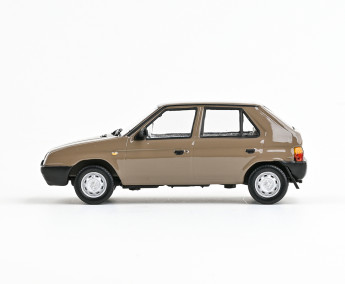 1:43 Skoda Favorit 136L (1988) - Brązowy Kamień