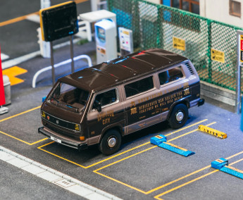 1:64 Tarmac Works Volkswagen T3 Transporter Van GRS X