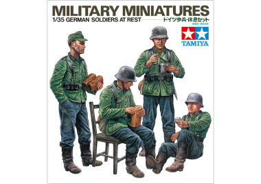 1:35 German Soldiers at Rest (WWII)